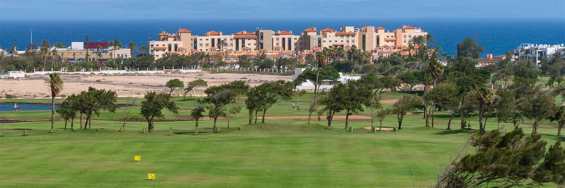 Vista del hotel, desde el Campo de Golf